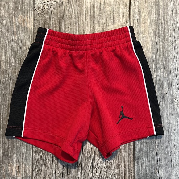 Jordan : Toddler Red Air Jordan Flight
History Muscle Tank Top and Shorts Set - Picture 3 of 3